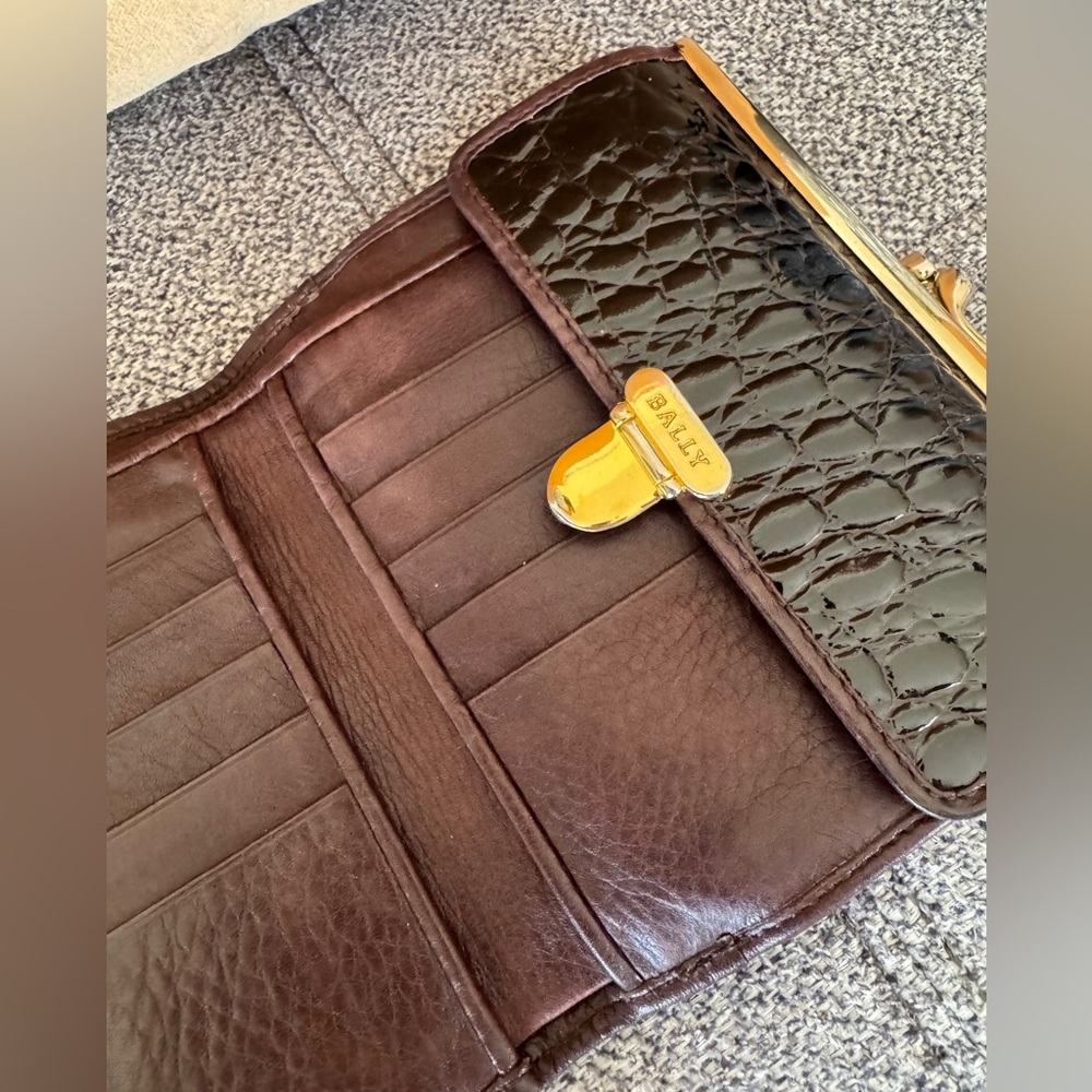 Bally Two-Tone Leather Kiss-lock Wallet - Picture 4 of 14